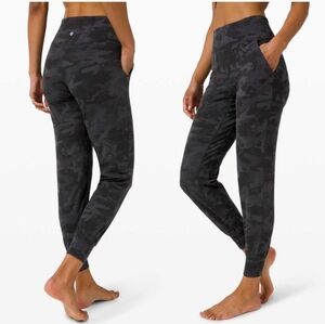 Women’s Lululemon Black/Camo Align High-Rise Jogger Size 4